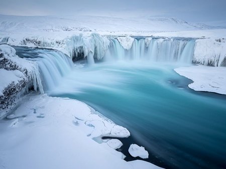 Iceland đứng đầu danh sách với nhiều tour du lịch mạo hiểm như lặn biển, thám hiểm hang động, trượt sóng…